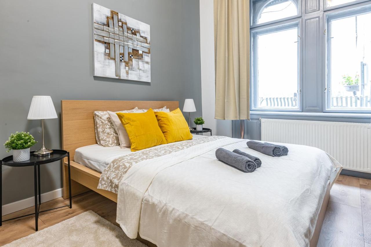 Deluxe Kazincy Apartment In The Heart Of Budapest Exterior foto